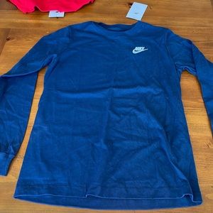 Nike Boys’ Sportswear Long Sleeve Tee Size YL in Navy Blue
